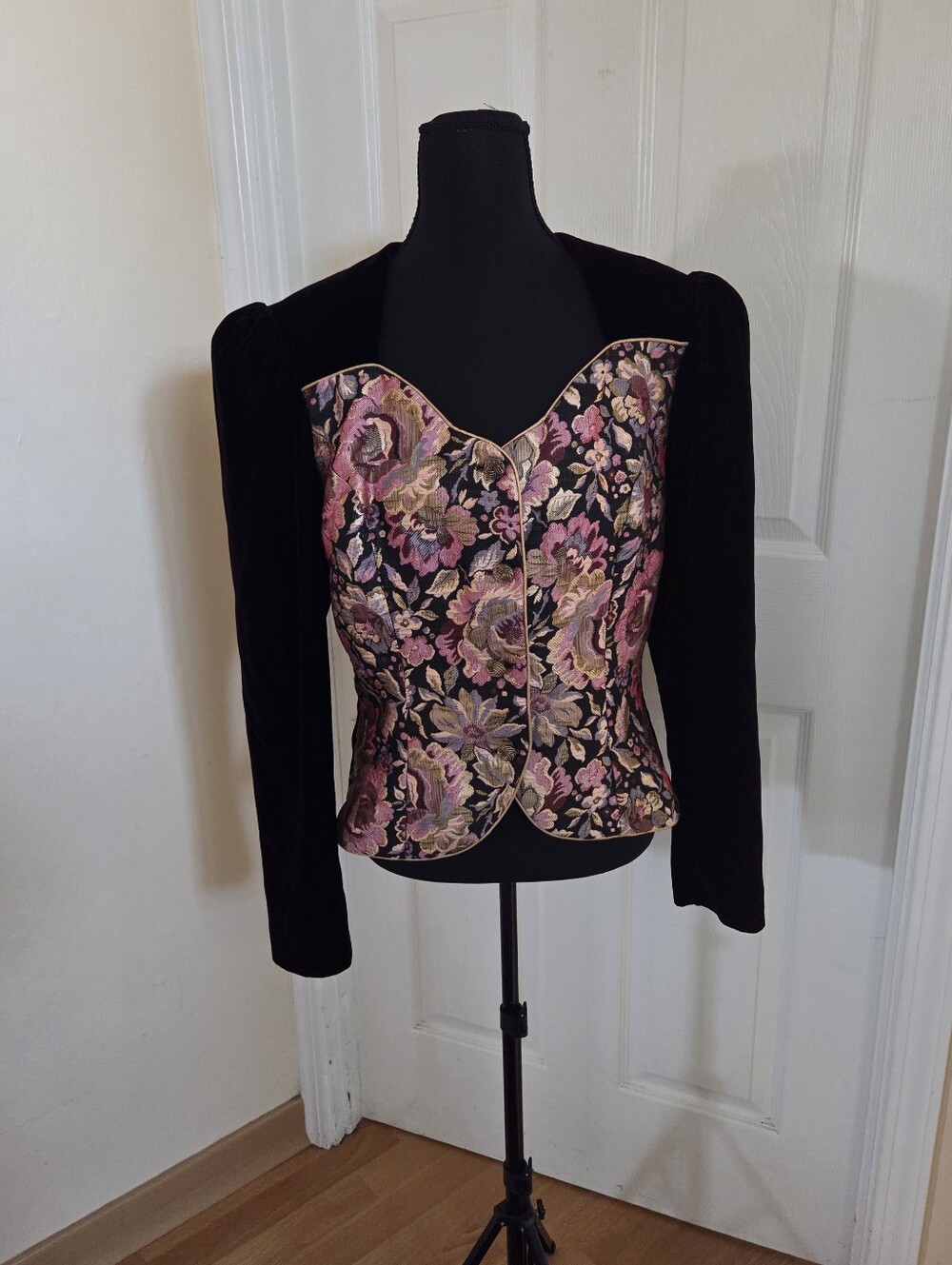 Vtg. dark burgundy velvet floral brocade corset jacket Renaissance Victorian 12